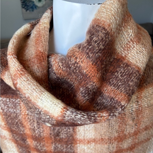 The Edinburgh Woollen Mill Vintage Scottish Wool Plaid Lap Blanket/ Shawl/ Throw - Picture 7 of 10